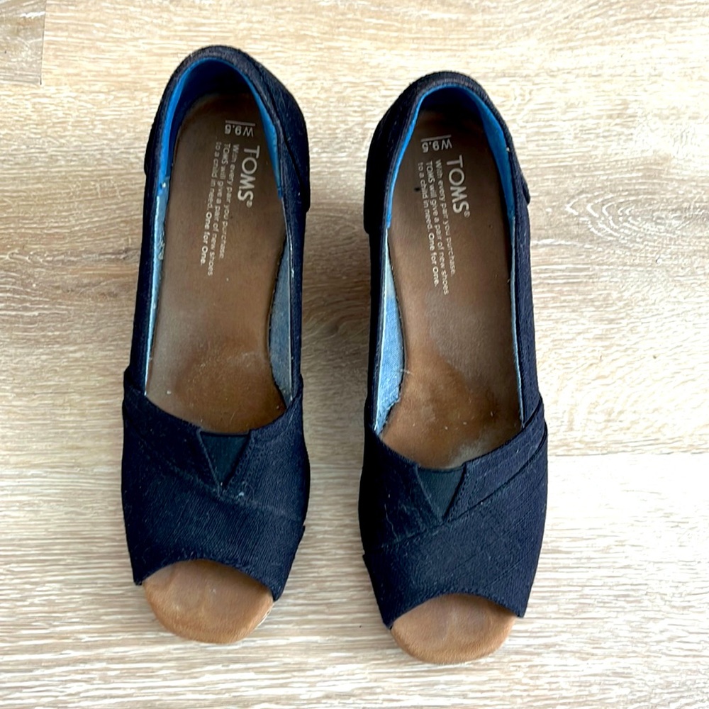 Tom’s black cork wedges. Size 9.5 women’s